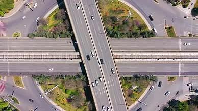 4k航拍城市风光交通运输高架桥环岛车流视频的预览图